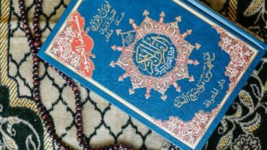 Mavi Kaplı Bir Kur’an, Bir de Tesbih