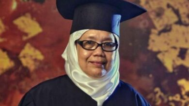 67 Yaşında Üniversiteden Mezun Oldu